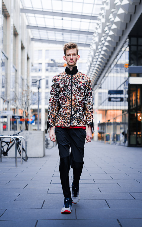 Charly Schötz Werbefotograf Dresden Modeshooting Jacke Handmade Bunt Centrum Galerie