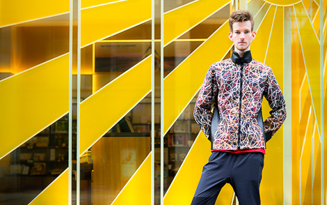 Charly Schötz Werbefotograf Dresden Modeshooting Jacke Handmade Bunt